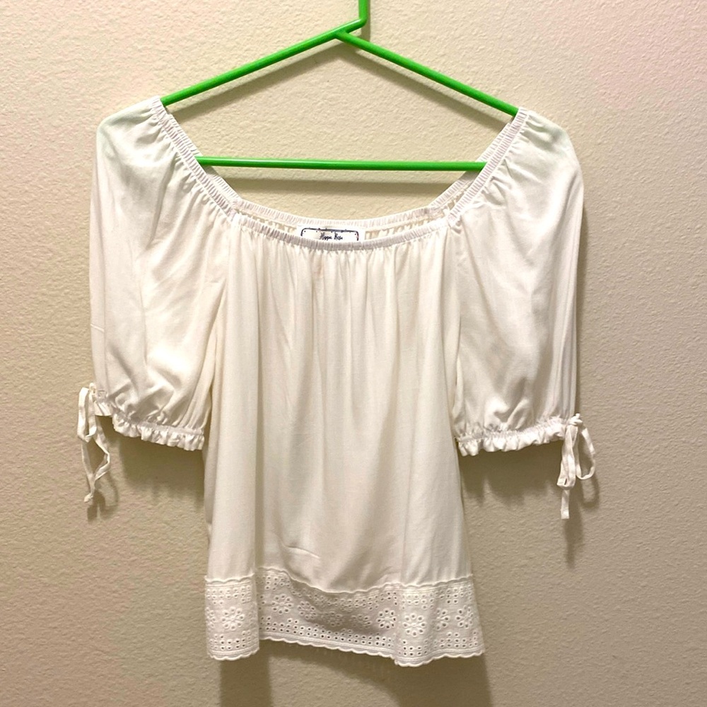 Hippie Rose cropped white short sleeved top with eyelet‎ and bows